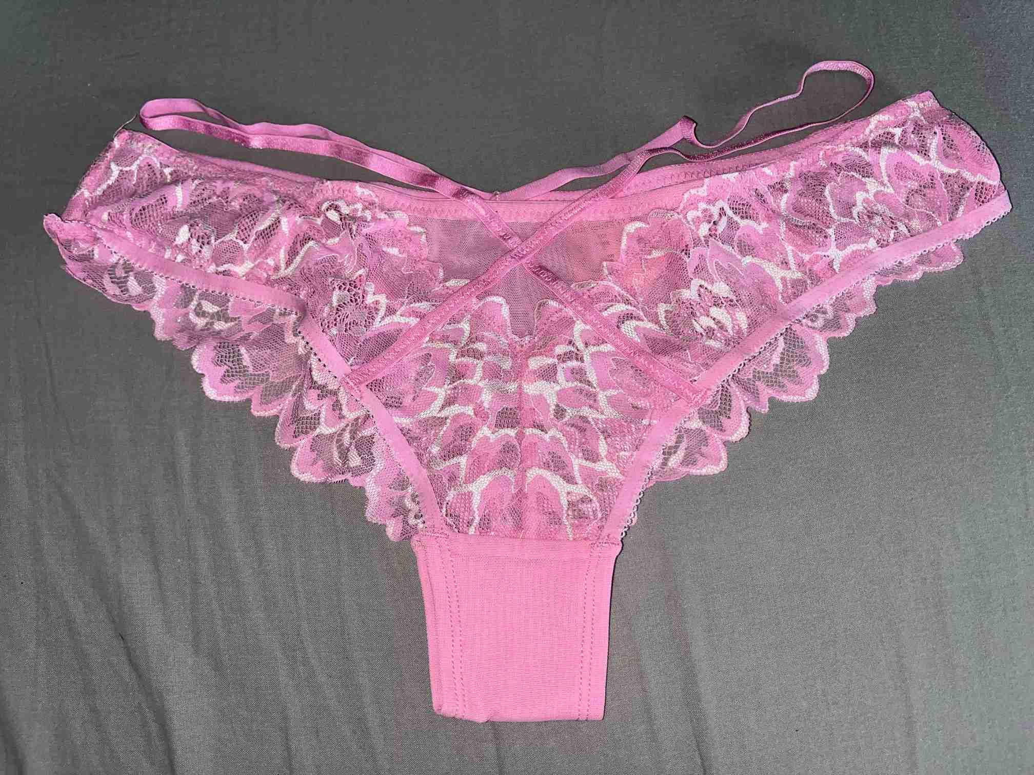 Slipje Hunkemoller met kant roze