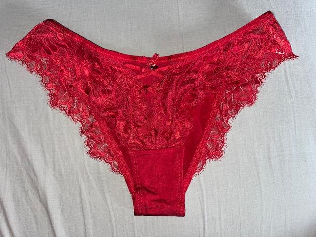 Slipje Hunkemoller met kant rood